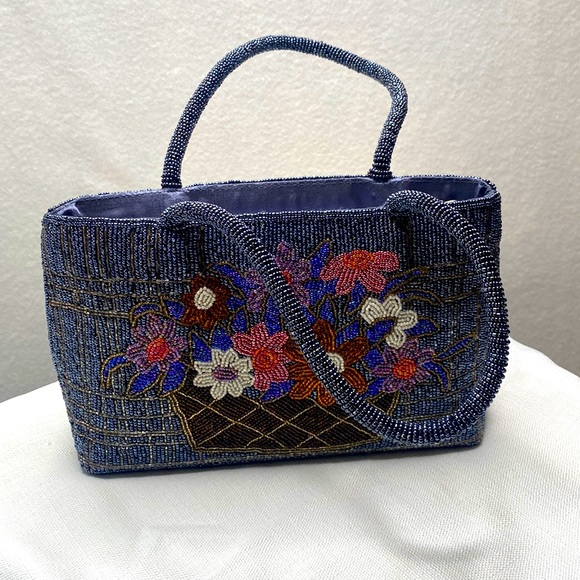 Sequin Hooked Purse floral designs sequin outside PATTERN Satin inside - Picture 4 of 8